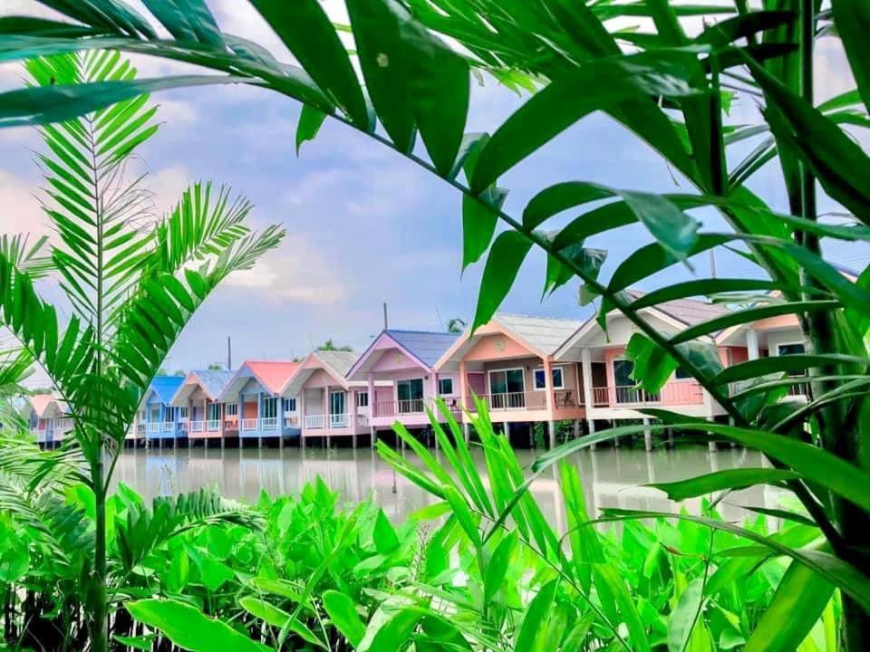 Baan Chay Namm Resort Bangkok Esterno foto